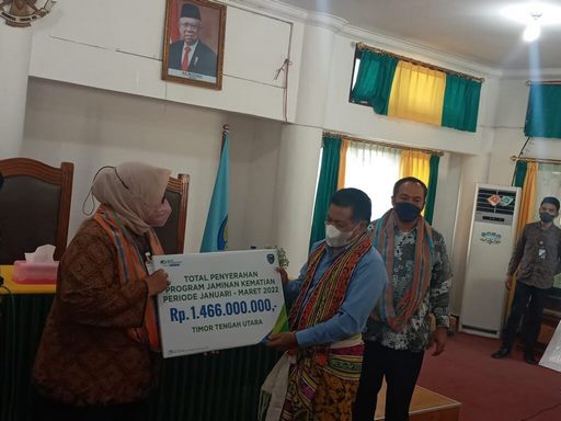 Dirut Pelayanan Bpjskt Serahkan Santunan Kematian Rp 1, 4 M