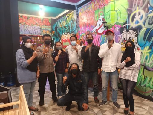 Fkjkb Bagi Takjil Kepada Warga