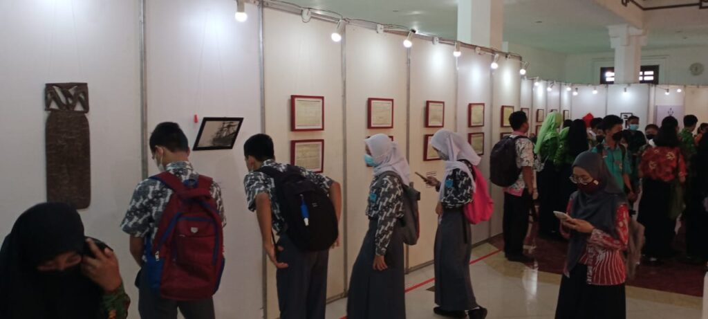 Nova Ruth Pamerkan Perjalanan Kapal Layar Arka Kinari Dari Rotterdam, Belanda Ke Indonesia