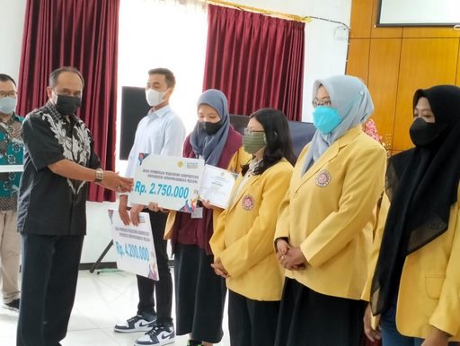 Mahasiswa Peraih Medali Emas Sea Games Dapat Penghargaan Dari Kampus