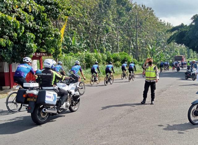 Kapolsek Kalipare Terjun Langsung Di Pengawalan Kniel 2022