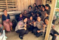 Berulang Tahun, Polwan Lakukan Aksi Sosial