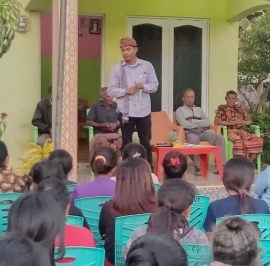 Di Kampung Adat Maslete, Hen Bana Beri Sinyal Maju Di Pilkada 2024