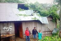 Angin Kencang Melanda Ttu Merusak Belasan Rumah