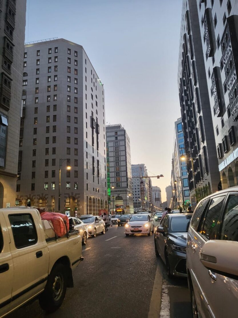 Keajaiban Arsitektur Bangunan Madinah: Wisata Religi Yang Tak Terlupakan_Zonanusantara.com