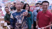 Pastikan Parsel Aman Dikonsumsi, Diskopindag Sidak Di Retail Modern