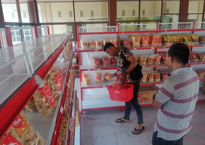 Kripik Singkong Lumba-Lumba Diburu Pemudik