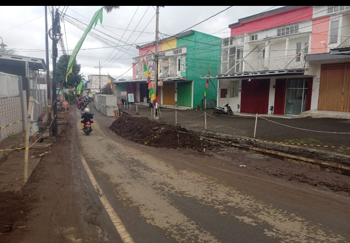 Kontraktor Proyek Peningkatan Drainase Di Kedungkandang Timbulkan Masalah Baru