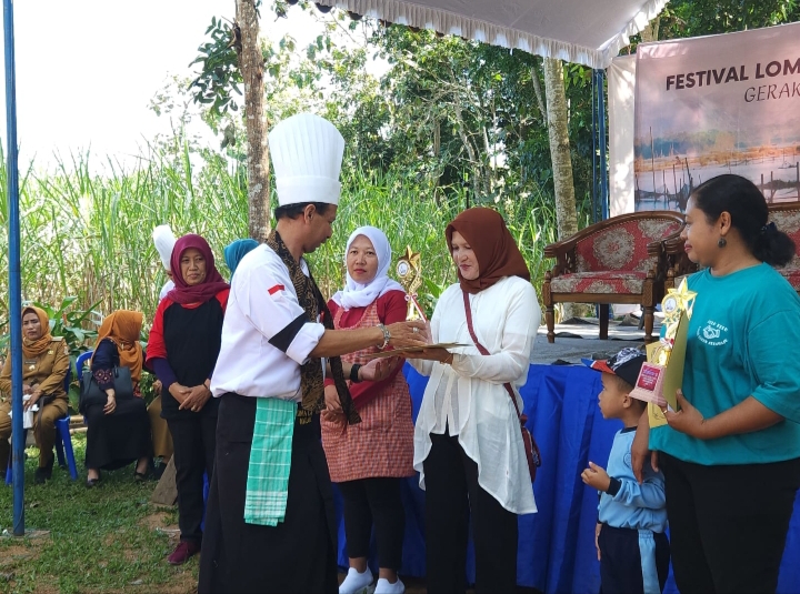 Gelorakan Makan Ikan Lewat Festival Solusi Mengatasi Stunting Di Desa Senggreng