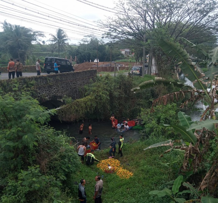 Pick Up Nyemplung Ke Sungai Kasat Lantas Dan Sopir Beda Pendapat