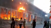 Halte Busway Terbakar