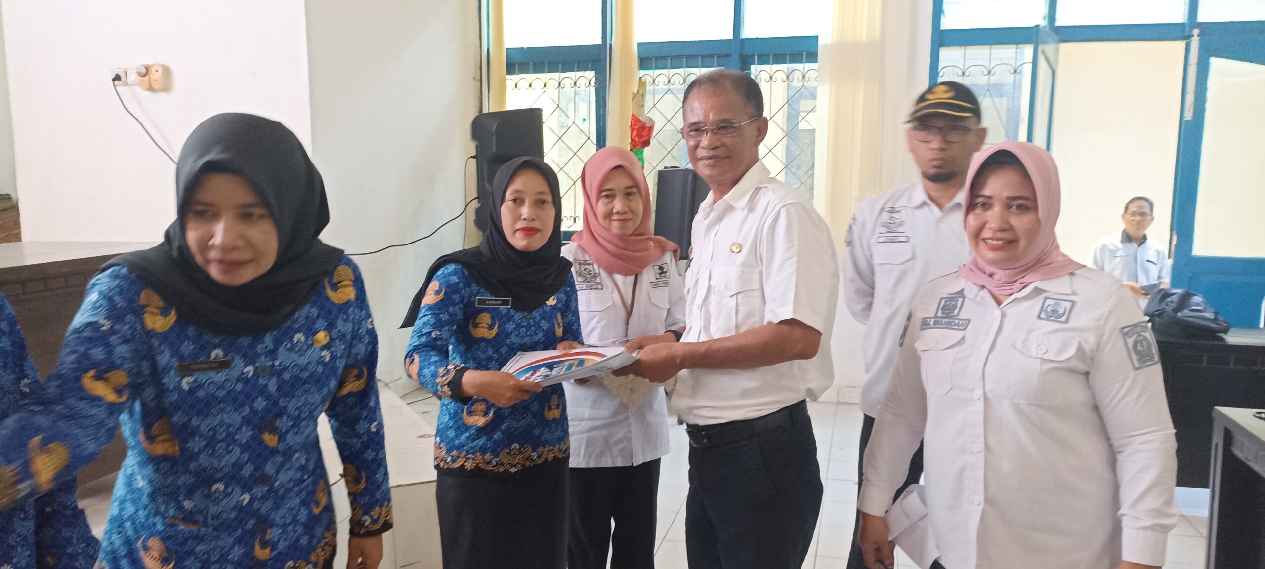 Serahkan Spmt Bagi Guru Pppk, Kadis Pendidikan Bone: Pppk Hampir Sama Pns Dan Miliki Peluang Jadi Kepsek