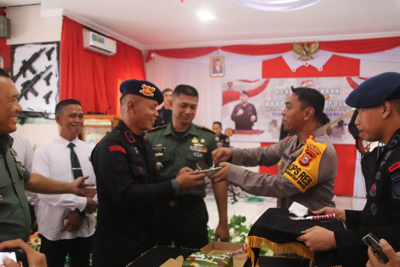 Penghargaan Tumpeng Dan Ajang Ramah Tamah, Potret Hangat Syukuran Hut Ke-78 Korps Brimob Polri Di Batalyon C Pelopor