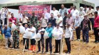 Pj Gubernur Sulsel Dan Pj Bupati Bone Perkuat Ketahanan Pangan Dengan Pelepasan 50.000 Ekor Benih Ikan Nila Di Desa Tellongeng