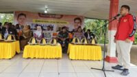 Ketua Koni Sulsel Yasir Mahmud Tendang Bola Pertama Turnamen Sepak Bola Antar Kecamatan Di Kabupaten Bone