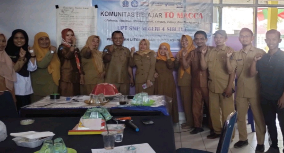 Komunitas Belajar 'To Macca' Dan Smp Negeri 4 Sibulue Menjadi Agen Penguatan Literasi Dan Numerasi