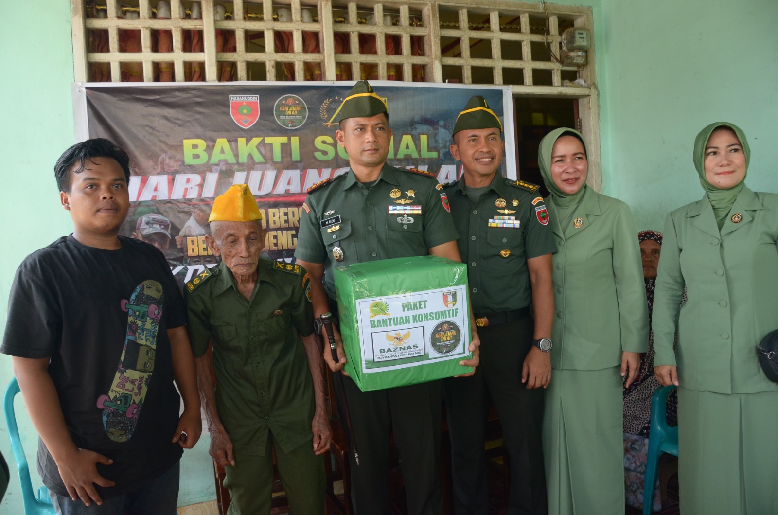 Korem 141/Tp Bersama Kodim Bone Persembahkan Bakti Sosial Sembako Dalam Rangka Hari Juang Kartika 2023