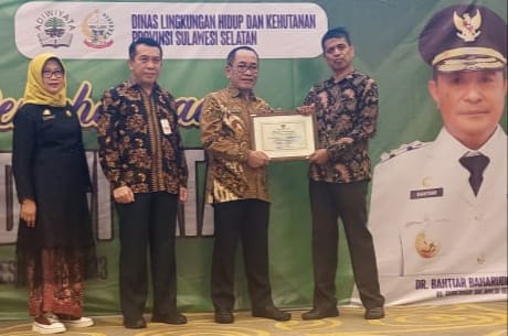 Kiprah Inspiratif, Juraeje Kepala Sdn 22 Jeppe'E Catat Sejarah Dengan Adiwiyata Sulsel