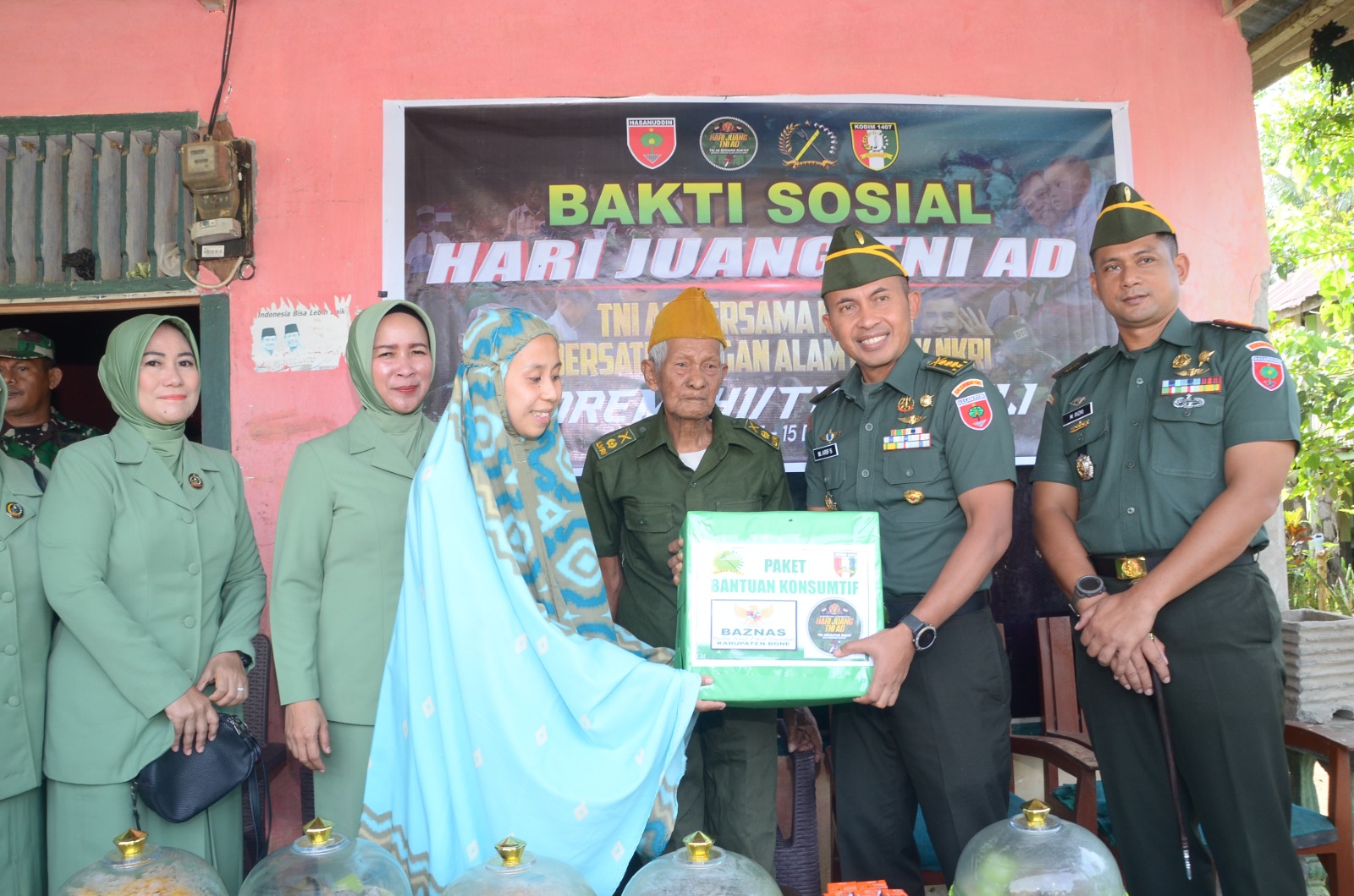 Korem 141/Tp Bersama Kodim Bone Persembahkan Bakti Sosial Sembako Dalam Rangka Hari Juang Kartika 2023