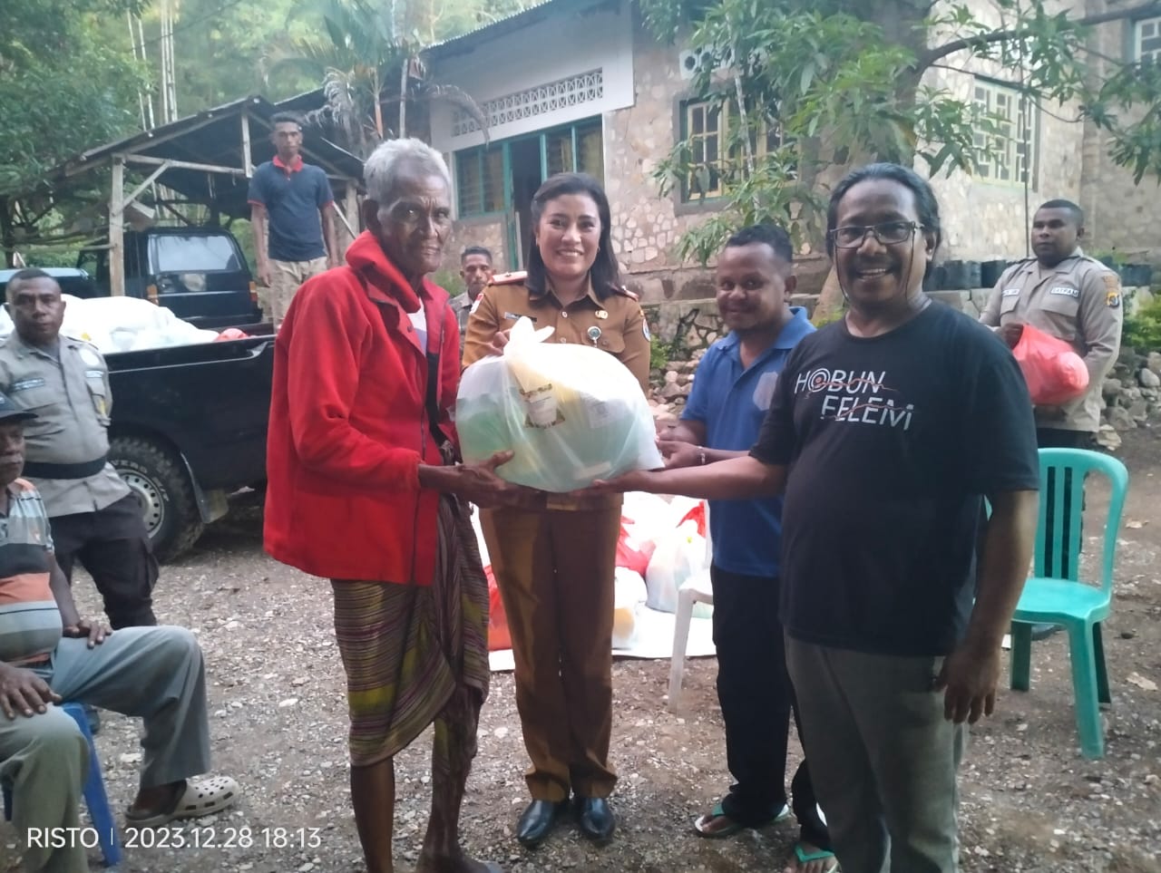 Tali Asih Ala Plbn Napan Untuk Para Jompo Perbatasan Ri-Rdtl