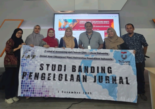 Studi Banding Pengelolaan Jurnal Akuntansi: Editor Jurnal Jaf, Feb Universitas Telkom