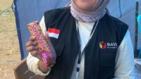 Inovasi Cinta Dalam Pengawasan, Pimpinan Bawaslu Rohzali Putra Badaruddin Bagi-Bagi Coklat Ke Ptps, Kombinasi Antara Pengawasan Pemilu Dan Momen Kasih Sayang