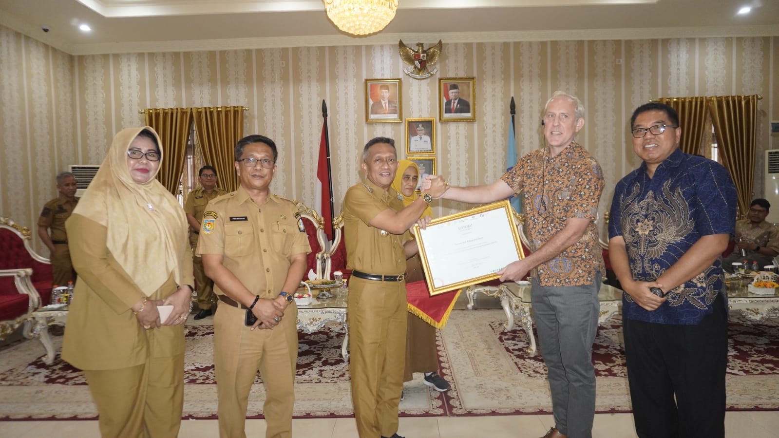 Raih Juara Lomba Festival Video Pmk Se Sulsel, Bone Terima Penghargaan Aishsp