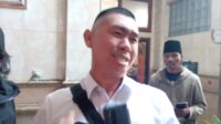 Ratusan Masa Hantarkan Abah Anton Mendaftar Ke Empat Parpol