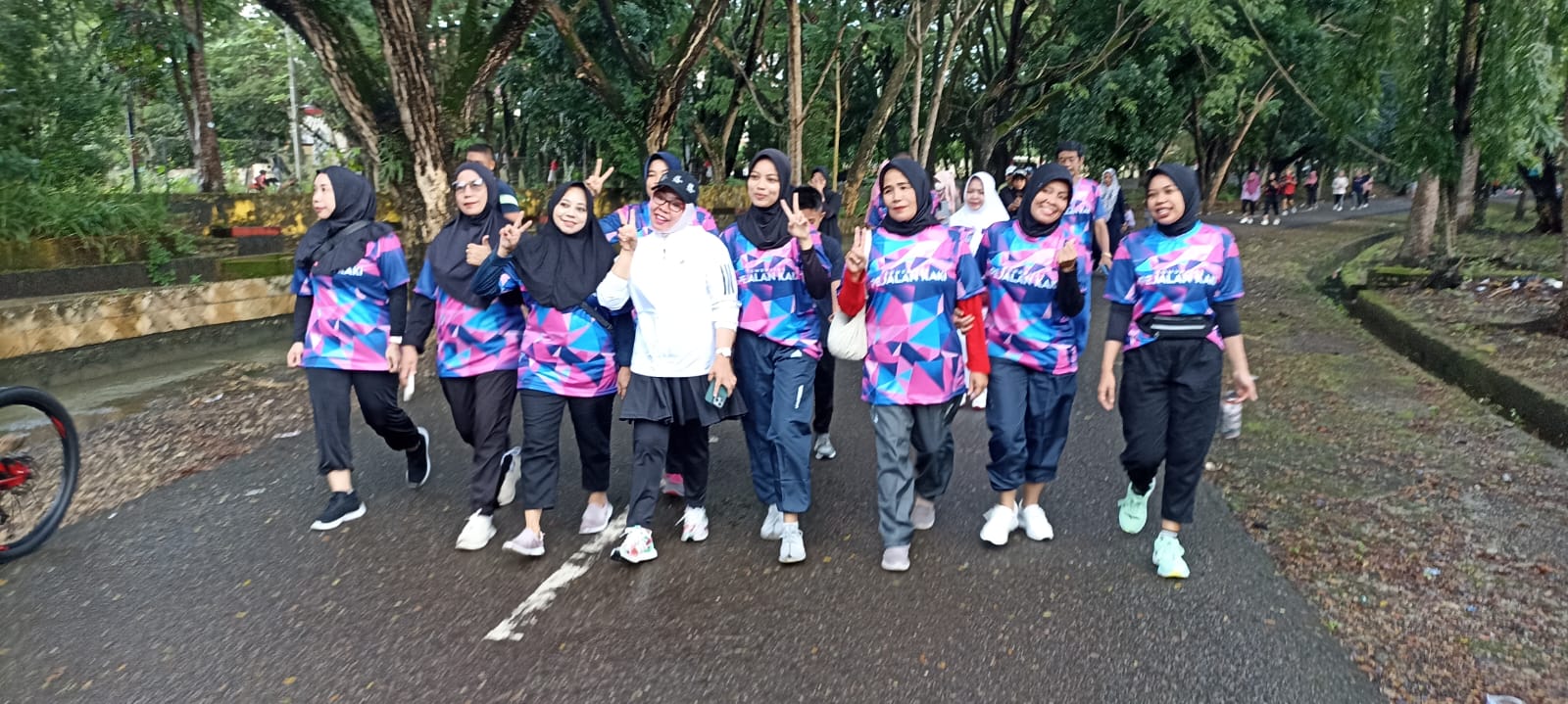 Program Sehat Jalan Kaki H. Andi Asman Sulaiman Disambut Positif Warga Bone