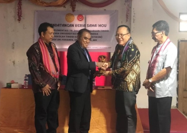 Stikum Prof Yohanes Usfunan Buka Program Teknik Planologi Dan Kajian Budaya