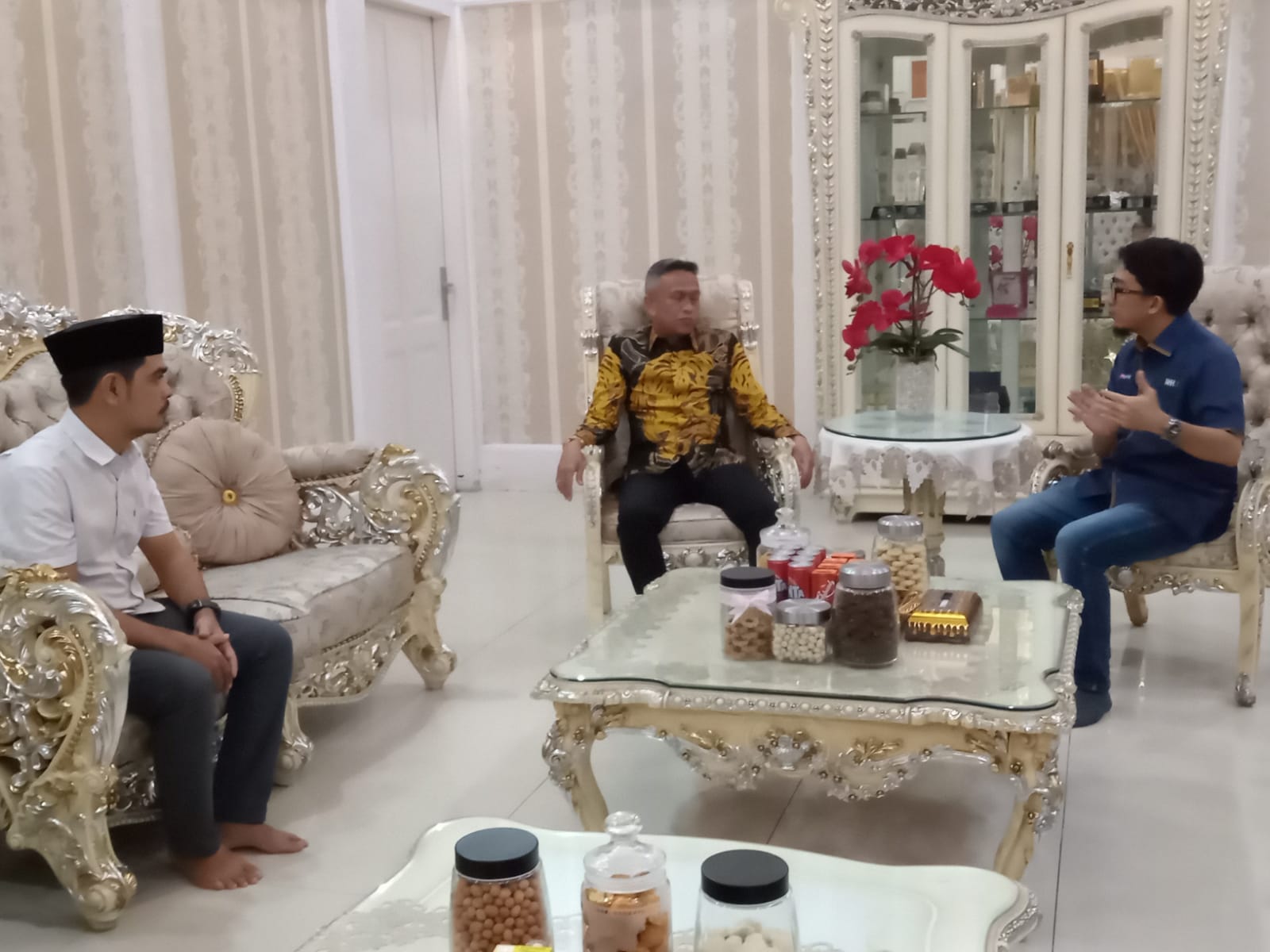Pj Bupati Bone Dan Pertamina Bahas Solusi Antrean Bbm