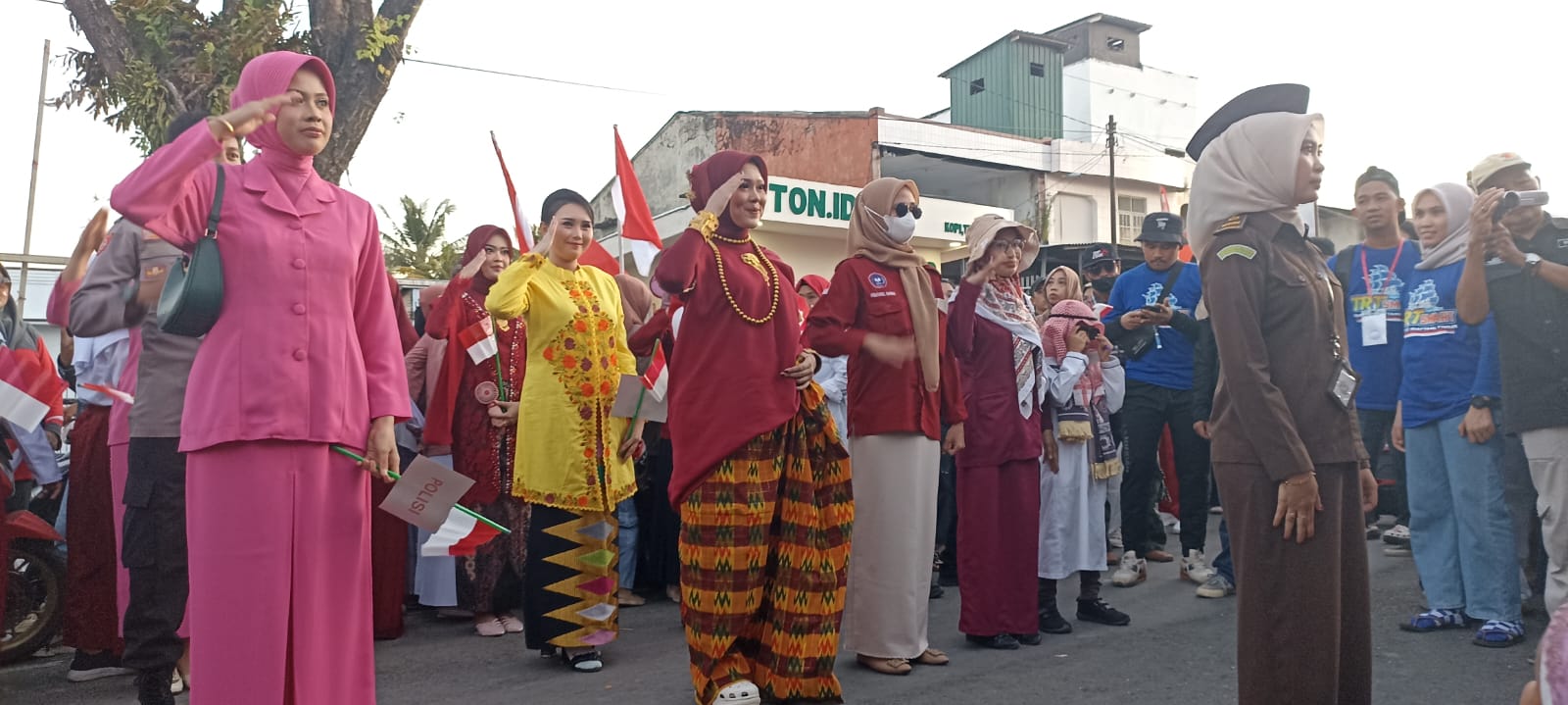 Uniasman Tunjukkan Identitas Di Hut Ri, Dari Gerak Jalan Hingga Karnaval Penuh Warna