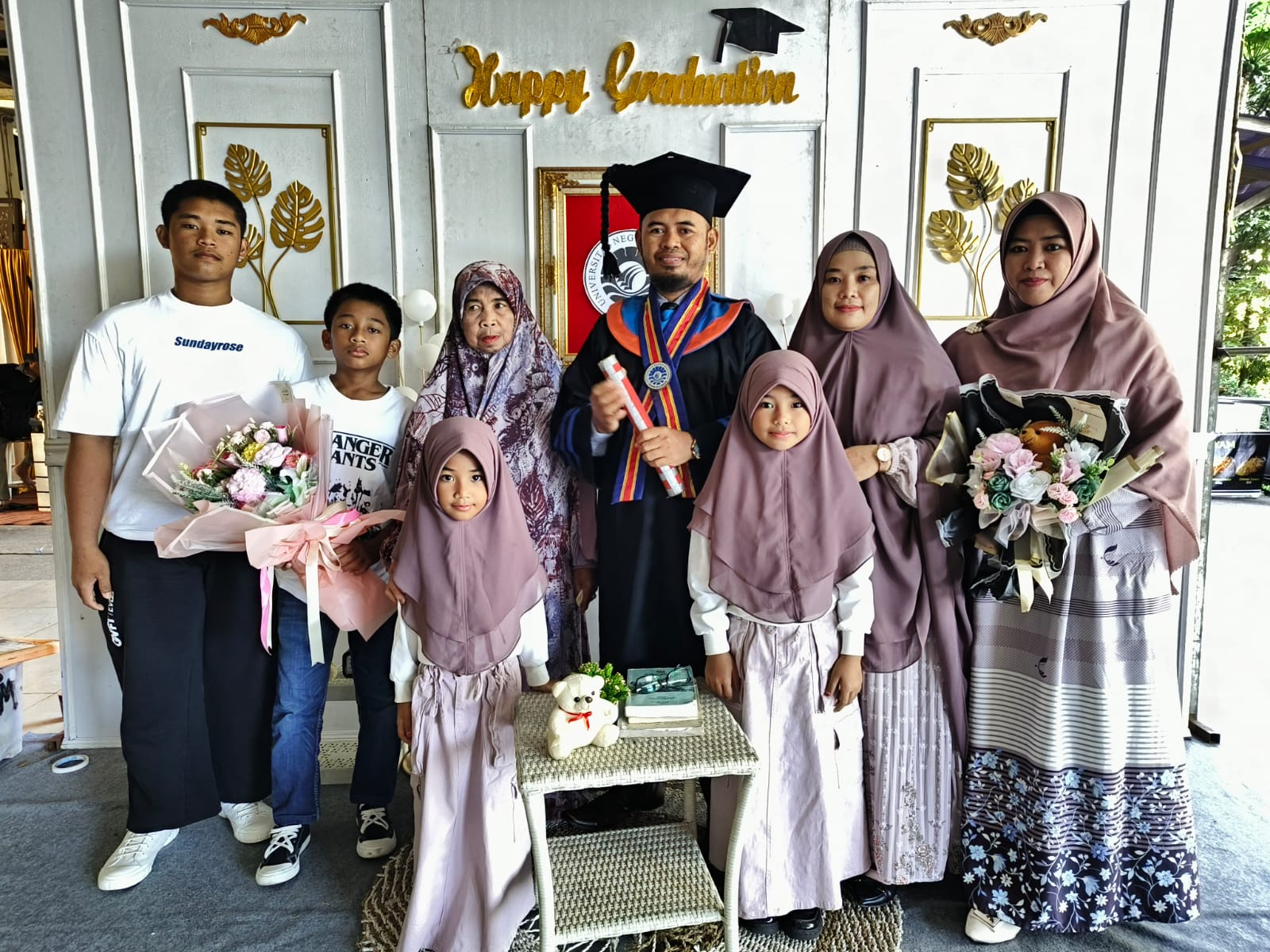 Kasi Sma Disdik Sulsel Diwisuda Doktoral Predikat Cumlaude