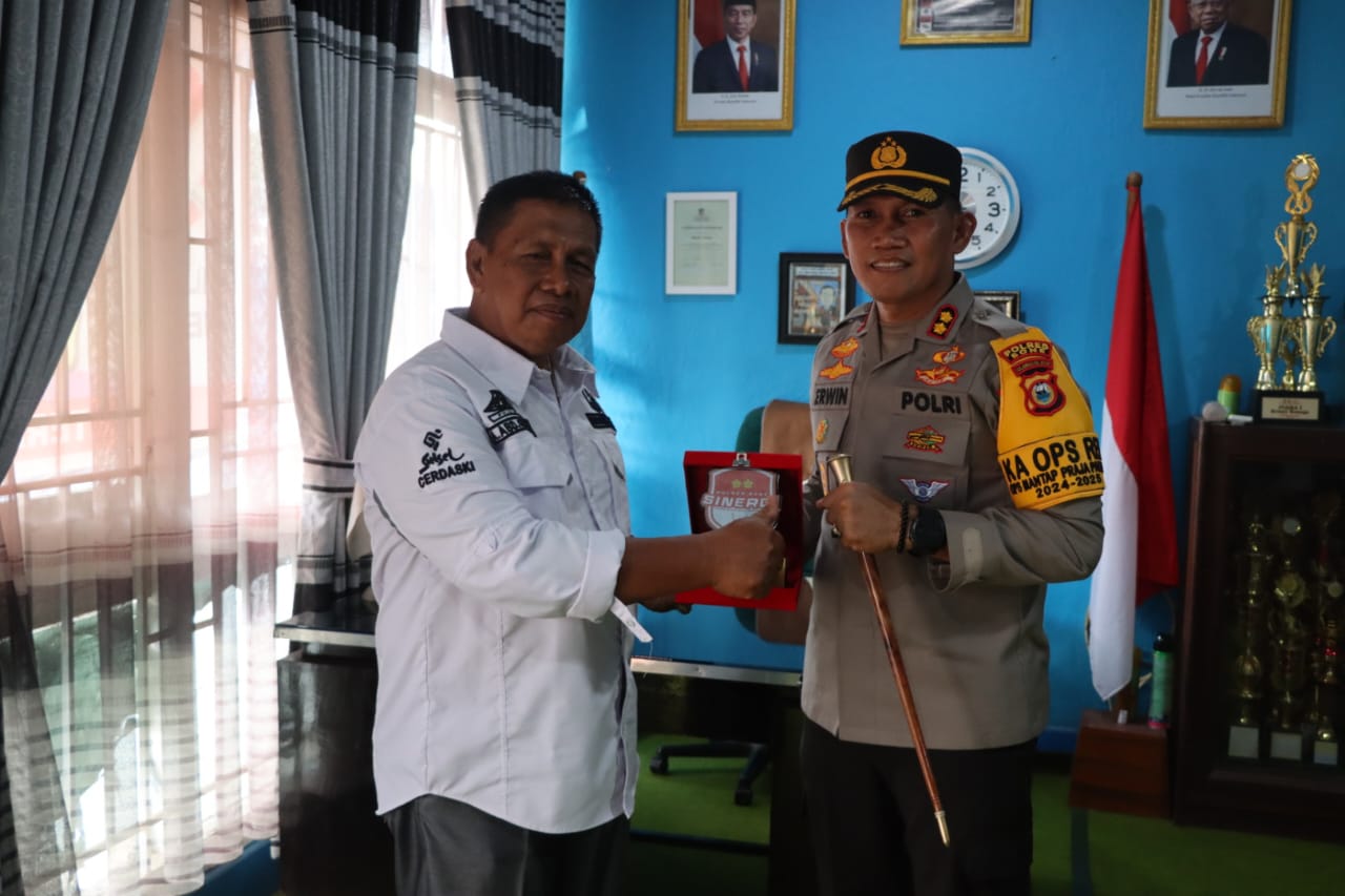 Gagas Program Police Goes To School, Kapolres Bangun Generasi Tertib Berlalu Lintas Dan Bijak Bermedia Sosial Di Sman 3 Bone