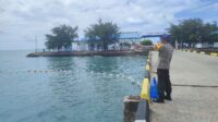 Satpolairud Polres Bone Pasang Tali Pembatas Di Pelabuhan Bajoe Demi Keamanan Pengunjung