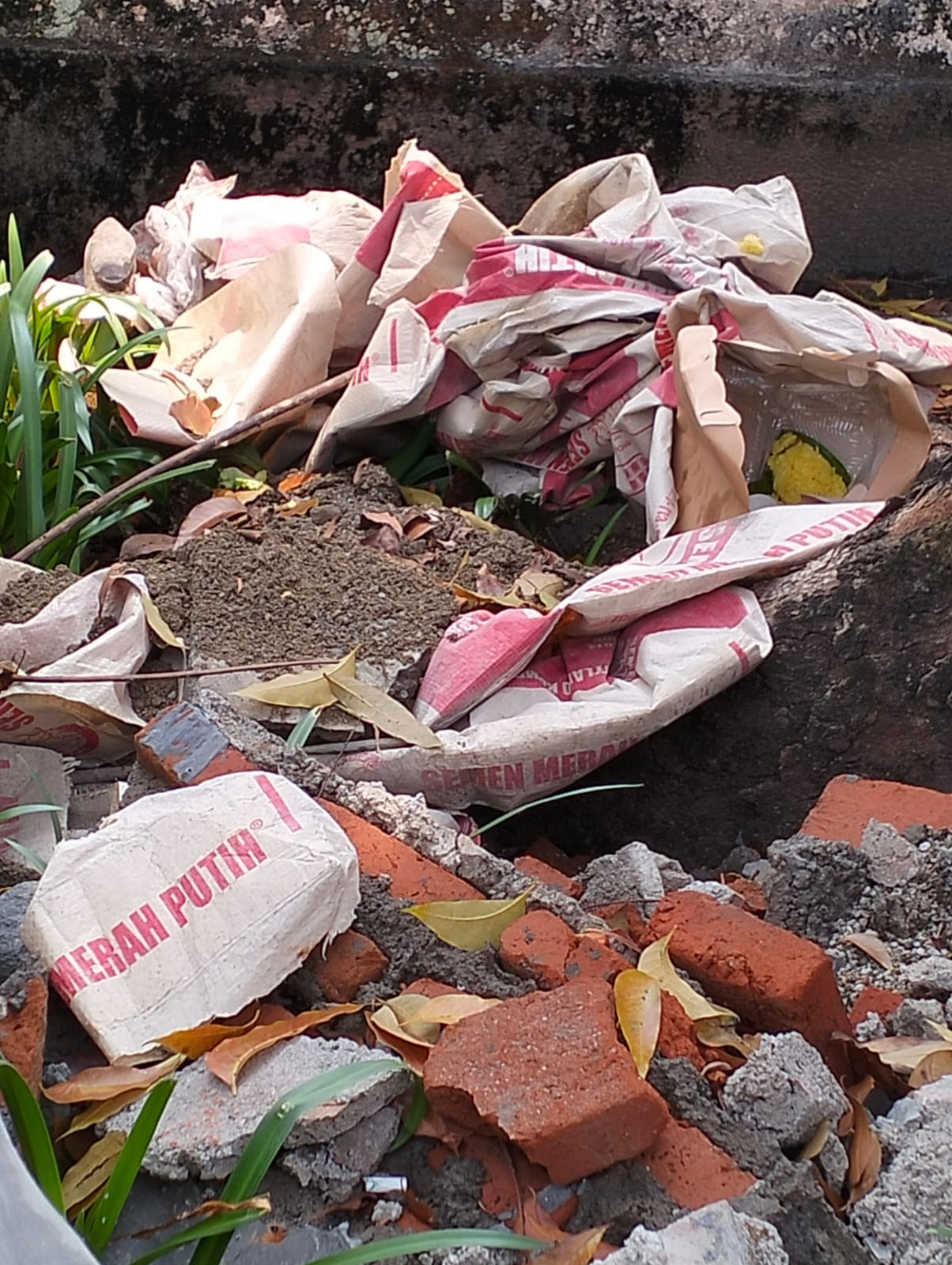 Dlh Kota Malang Bandel, Pembangunan Planter Di Pedestrian Terkesan Asal-Asalan