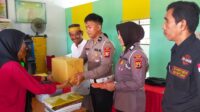 Kisah Haru Di Jumat Berkah, Satlantas Polres Bone Peduli Tenaga Pendidik Honorer