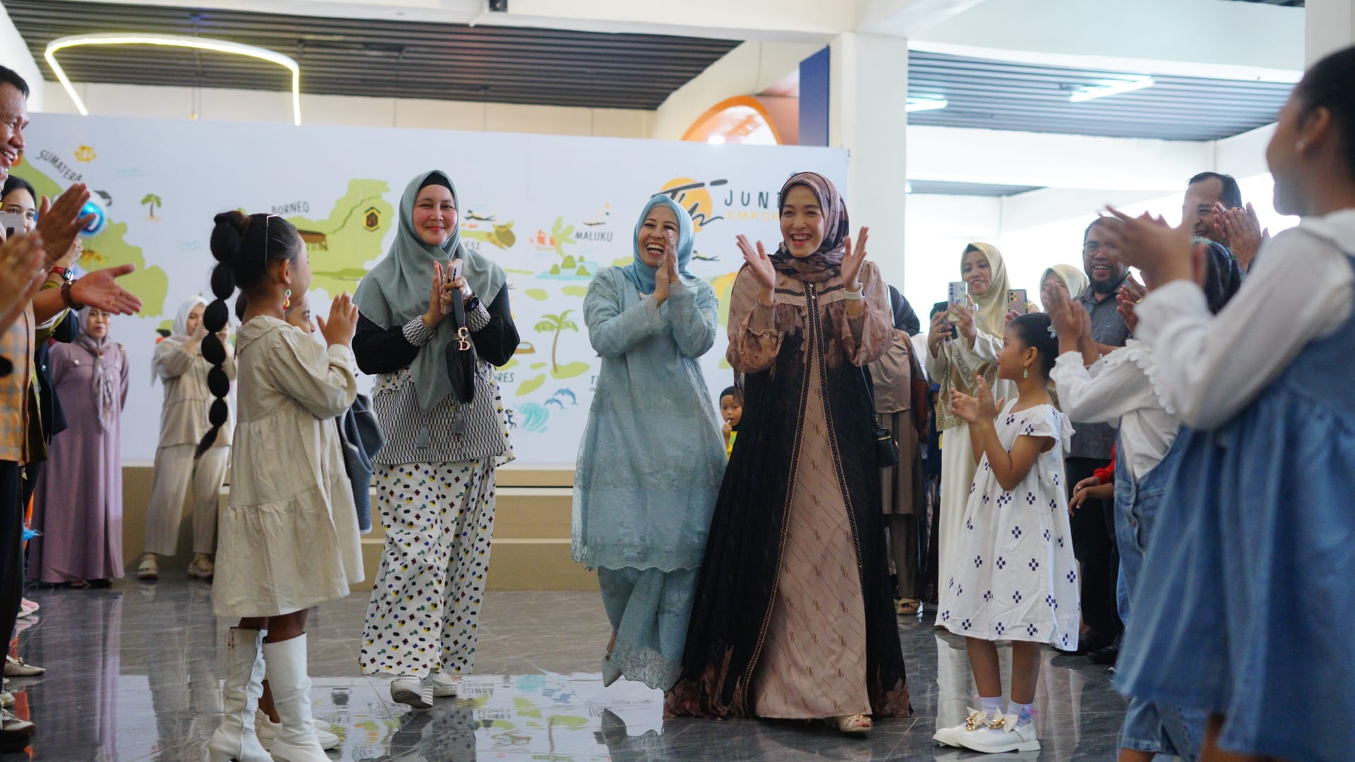 Tim Junior Emporium Resmi Dibuka, Hadirkan Solusi Belanja Komplit Untuk Keluarga Di Bone