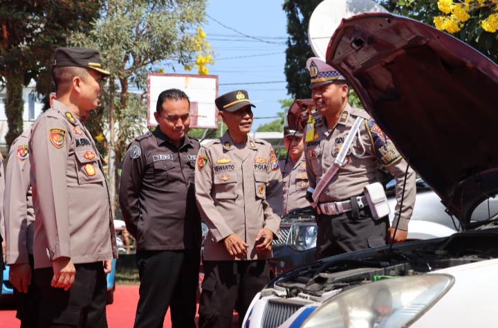 Pengecekan Kendaraan Dinas Dan Almatsus Polres Batu Untuk Mendukung Pengamanan Pilkada 2024