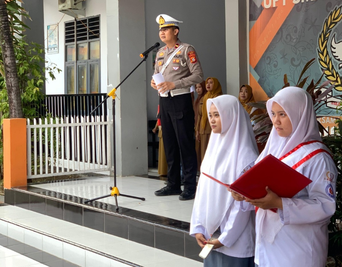 Satlantas Polres Bone Edukasi Pelajar Soal Keselamatan Lalu Lintas Untuk Tekan Angka Kecelakaan