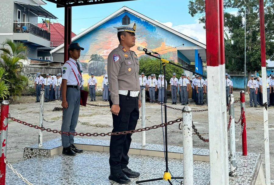 Satlantas Polres Bone Edukasi Pelajar Soal Keselamatan Lalu Lintas Untuk Tekan Angka Kecelakaan