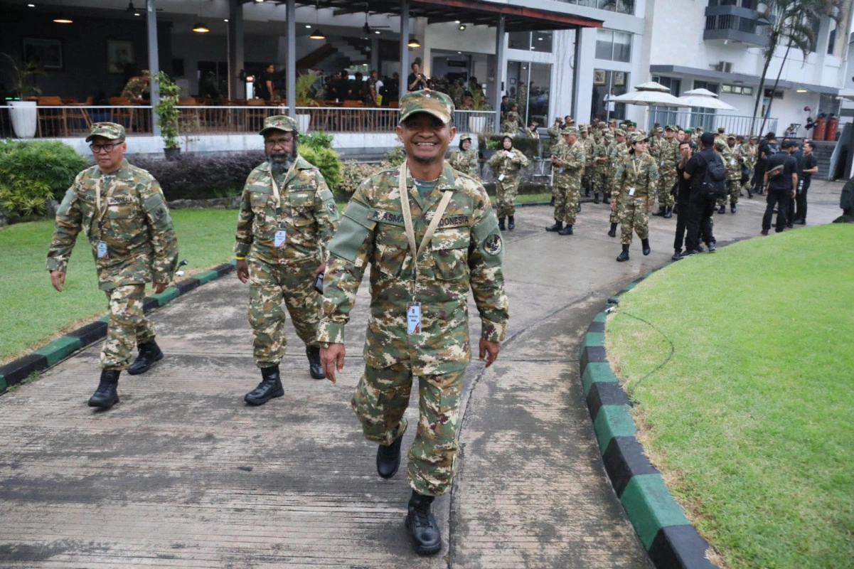 Tidur Setenda, Bangun Sinergi, Bupati Bone Dan Dua Rekan Di Retret Akmil Magelang