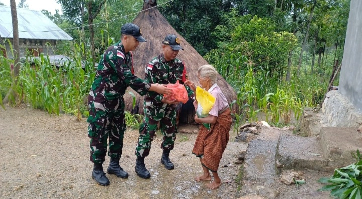 Satgas Pamtas Ri-Rdtl Yonarhanud 15/Dby Hadir Untuk Warga Perbatasan 