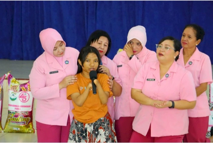 Sentuhan Kasih Bhayangkari Sikka  Menyemai Harapan Anak Panti Lewat Aksi Nyata