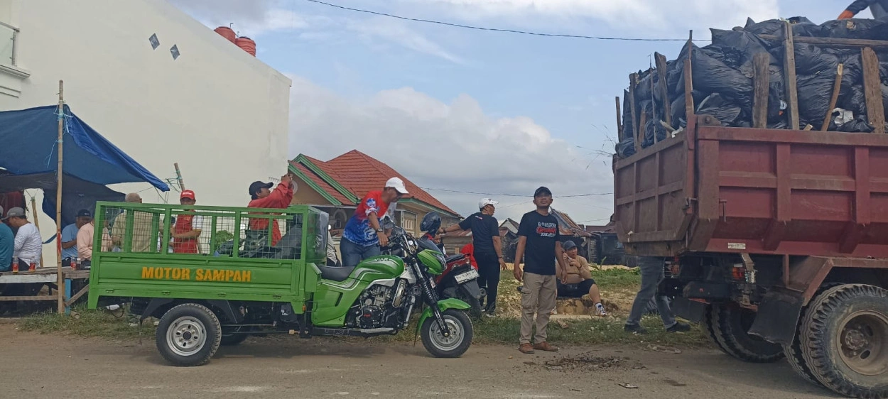 Aksi Baksos 3000 Kantong Sampah, Kadis Dlh Bone Dorong Perubahan Mindset Masyarakat: Sampah Bisa Jadi Sumber Penghasilan Jika Dikelola Dengan Benar