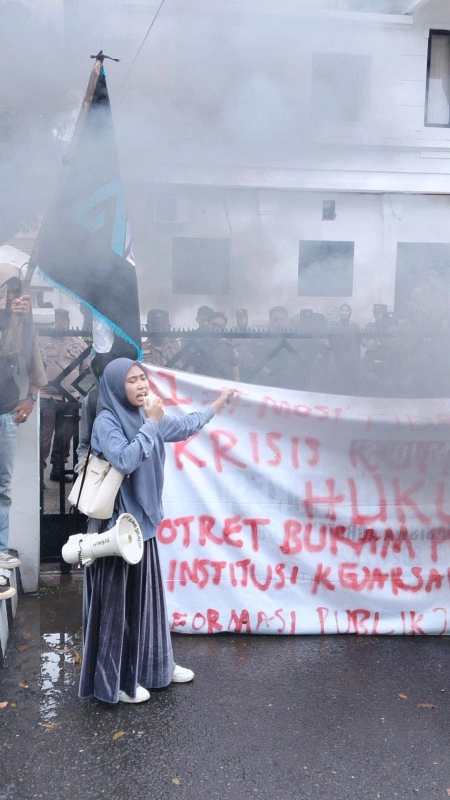 Dinding Beton, Pagar Rapat, Jerit Pemuda Bone Menembus Sunyi Kejaksaan