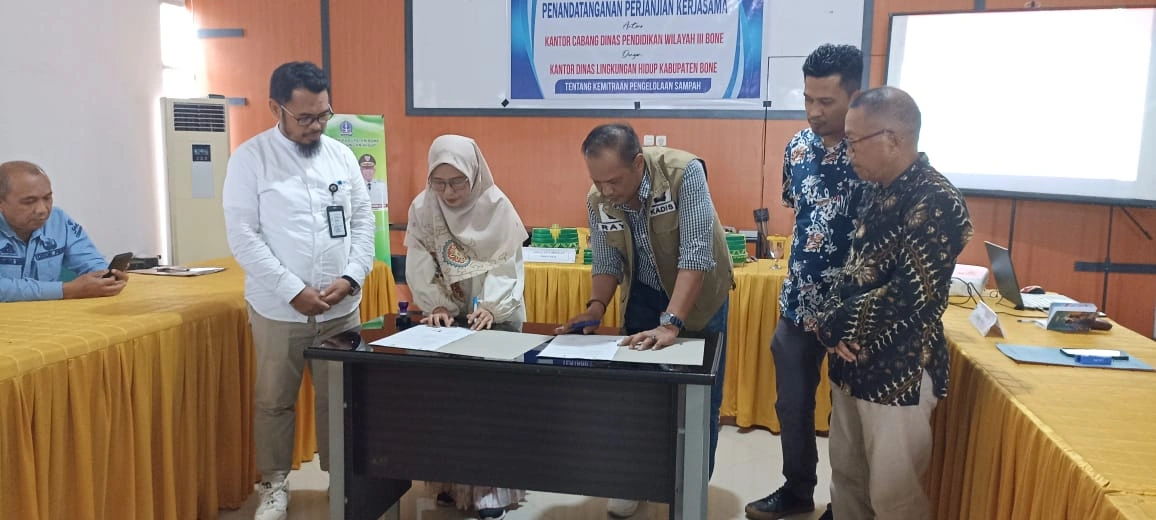 Edukasi Lingkungan, Kacabdis Wilayah Iii Bone Dan Dlh Bone Sepakati Kemitraan Pengelolaan Sampah