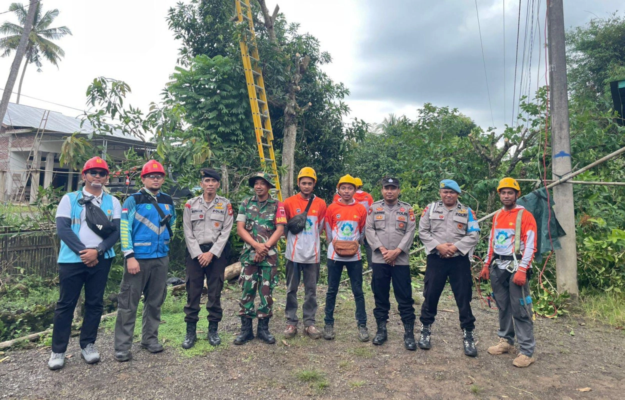 Sinergi Pln Dan Tni, Wujudkan Jaringan Listrik Andal Di Desa Ajangpulu