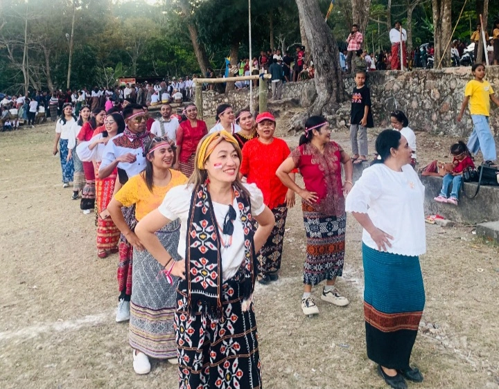 Pawai Budaya Perdana Miomaffo Timur Menyatukan Warna, Irama, Dan Identitas