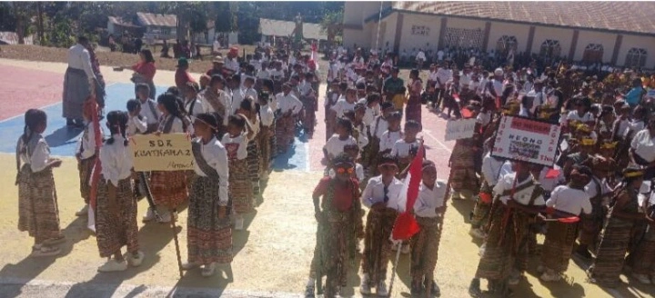 Pawai Budaya Perdana Miomaffo Timur Menyatukan Warna, Irama, Dan Identitas